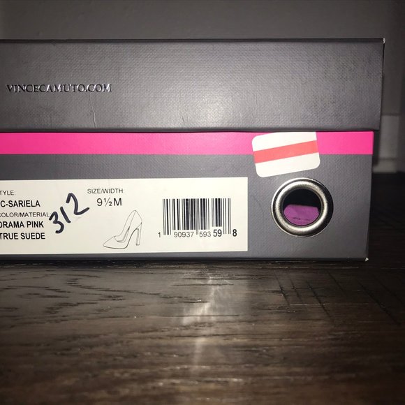 Vince Camuto Sariela Pointed Toe Pumps - Picture 4 of 10